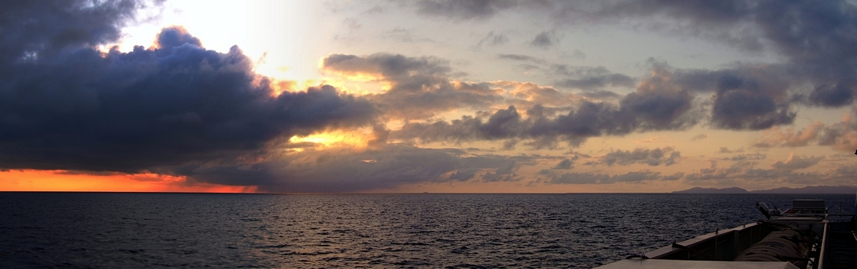 pins-CoucherSoleilMer_3img.jpg - coucher de soleil sur la mer, Nouméa - 3img (2.15m x 68cm)