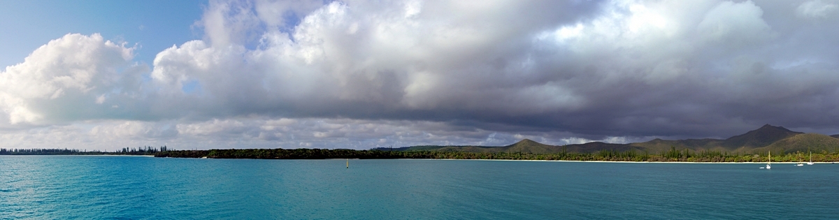pins-kuto0_9img.jpg - baie de Kuto(1), île des Pins - 9img (3.50m x 92cm)